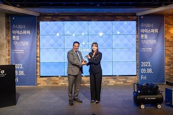 (좌)페트라 관광청 슐레이만 최고위원, (우)아이스파워 임석화 대표