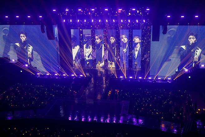 이날 공연에서 2PM은 '어게인 앤 어게인' '하트비트' '위드아웃 유' '10점 만점에 10점' 등 지금의 2PM을 있게 한 대표곡 무대를 선보였다. JYP엔터테인먼트 제공
