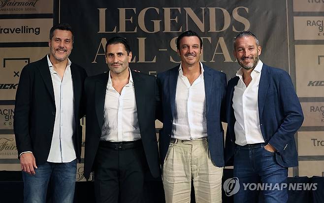 기자회견 참석한 축구 전설들 (서울=연합뉴스) 김성민 기자 = 브라질 축구 국가대표 출신 줄리우 세자르와 이탈리아 국가대표 출신 잔루카 참브로타, 마시모 오도가 11일 오후 서울 영등포구 페어몬트 호텔에서 열린 '라싱시티그룹 초청 축구 레전드 방한 기자간담회'에 참석해 있다. 왼쪽부터 줄리우 세자르, 모리스 파그니엘로 라싱시티그룹 공동창립자, 마시모 오도, 잔루카 참브로타. 2023.9.11 ksm7976@yna.co.kr