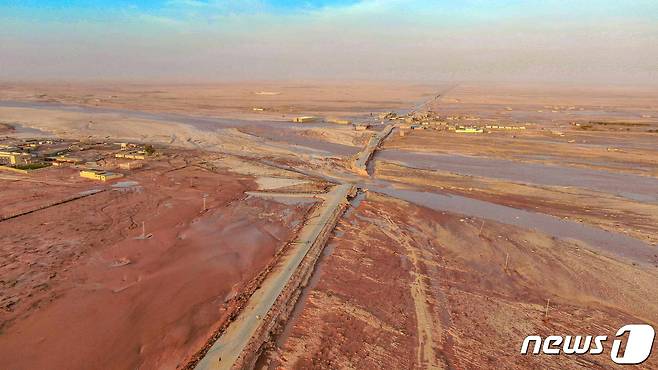 폭우로 리비아 사막에 물길이 났다. ⓒ 로이터=뉴스1 ⓒ News1 박형기 기자