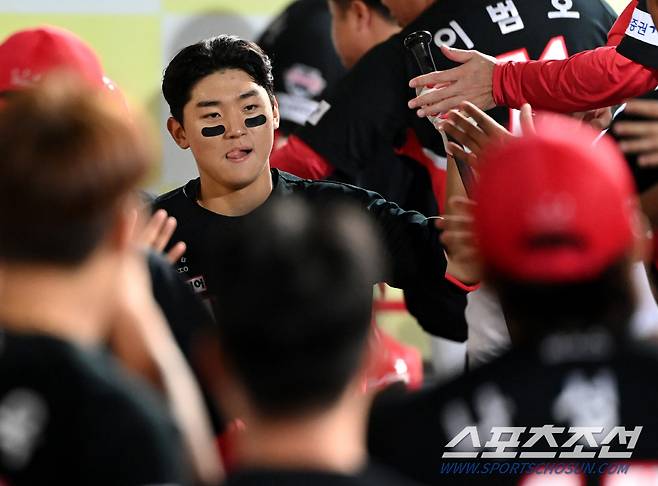 12일 대구 삼성라이온즈파크에서 열린 KIA와 삼성의 경기, 7회초 KIA 김도영이 솔로홈런을 치고 기쁨을 나누고 있다. 대구=허상욱 기자wook@sportschosun.com/2023.09.12/