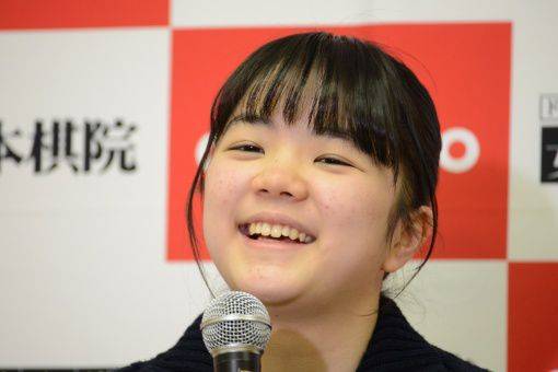 한국 이적을 모색 중인 일본 바둑 요정 스미레.