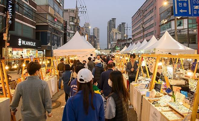 지난해 목동로데오패션거리 문화축제 마켓 부스 전경. 양천구청 제공