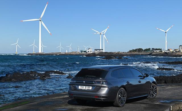 푸조는 국내 자동차 시장에서 볼보, BMW, 캐딜락 등과 '왜건'의 계보를 이어왔다.