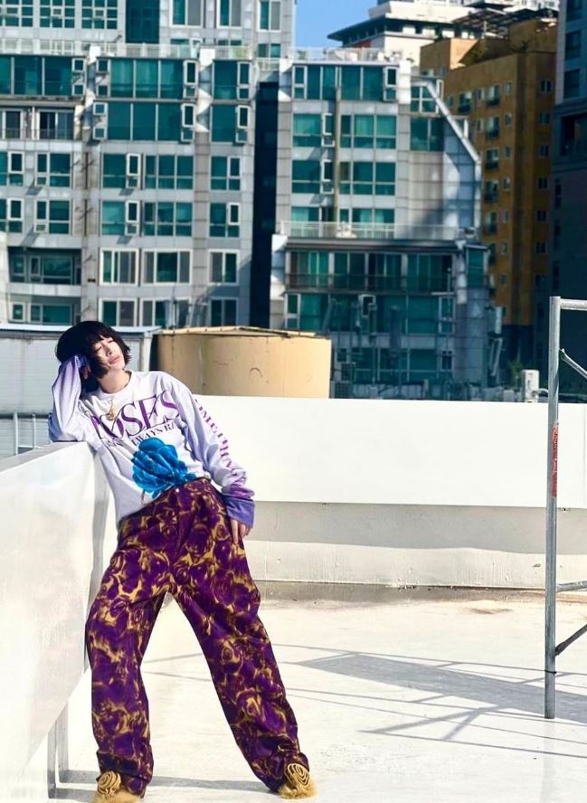 Actress Kim Hye-soo caught the eye with her floral pants.Kim Hye-soo posted several photos on her social media channel on Wednesday.He also created a unique atmosphere by matching a loose-fitting floral T-shirt with a short single-headed head.The netizens who watched this commented on the reactions such as  ⁇   ⁇   ⁇   ⁇   ⁇   ⁇ ,  ⁇   ⁇   ⁇   ⁇ ,  ⁇   ⁇   ⁇   ⁇   ⁇ ,  ⁇   ⁇   ⁇   ⁇   ⁇   ⁇   ⁇   ⁇   ⁇ .On the other hand, Kim Hye-soo played the role of Cho Chun-ja in the movie  ⁇   ⁇   ⁇   ⁇   ⁇  which was released on July 26th.