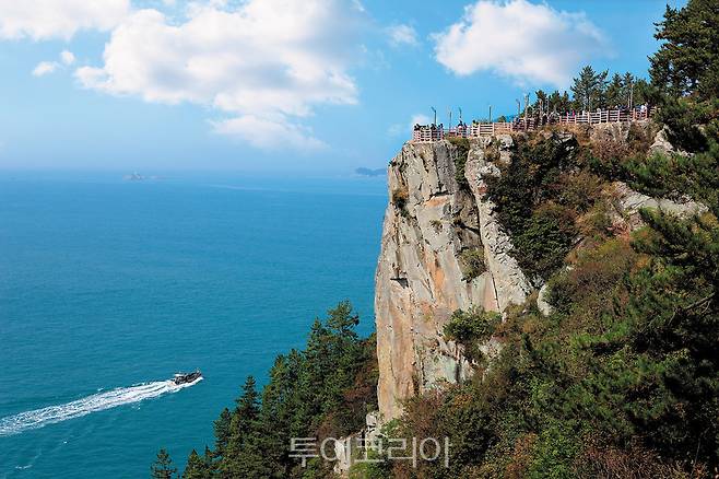 여수 금오도 비렁길 미역널방 절벽