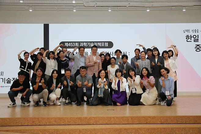 과학기술정책연구원(STEPI)은 한국에자이, 한국리빙랩네트워크, 협동조합소이랩과 함께 지난 12일 '제453회 STEPI 과학기술정책포럼'을 열었다고 밝혔다. /STEPI 제공