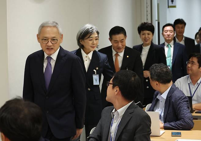 입장하는 국방·문체·여가장관 후보자. 연합뉴스
