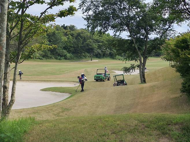 9월11일부터 사흘간 오버시딩 작업을 진행한 테드밸리골프앤리조트 현장. /올댓골프
