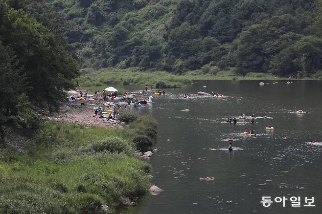 잘라내기 전의 원본 사진. 생성형 채우기가 만든 이미지와 조금 다르긴 하지만, 생성형 채우기가 꽤 실제와 비슷하게 이미지를 만들어 냈음을 알 수 있다. 이한결 기자=always@donga.com