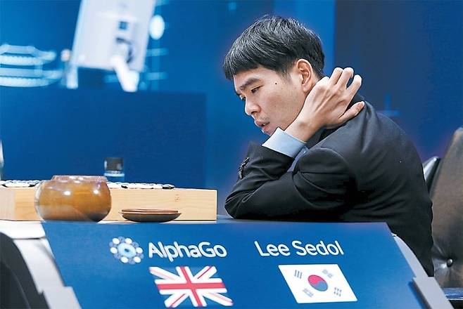 2016년 이세돌은 AI ‘알파고’와 세기의 바둑 대결을 펼쳤다. 사진 구글