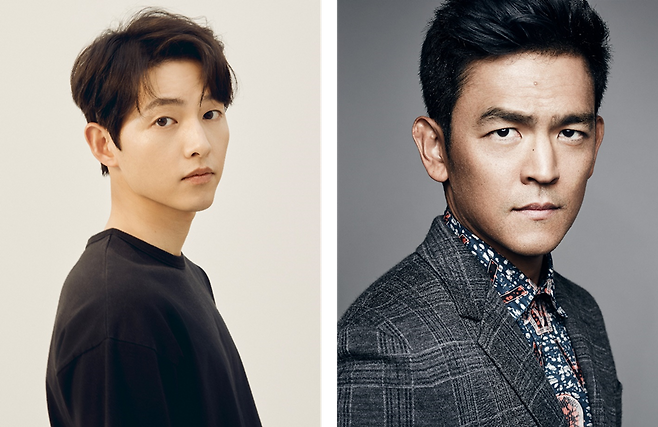 송중기와 존 조. 사진제공=하이지음스튜디오, Benjo Arwas