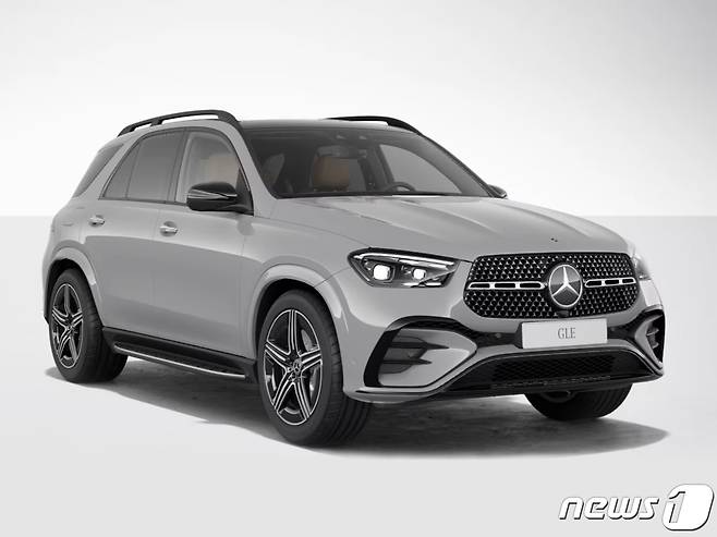 GLE 450 4MATIC '마누팍투어 알파인 그레이 솔리드' 모델.(벤츠코리아 제공)ⓒ 뉴스1