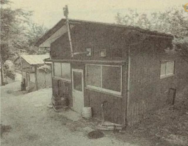 1989년 2월 일본 후쿠시마현 다무라군(郡) 미야코지촌의 한 초등학교 여자화장실에서 시신을 발견했던 A교사가 거주했던 교직원 숙소. 나무위키 캡처
