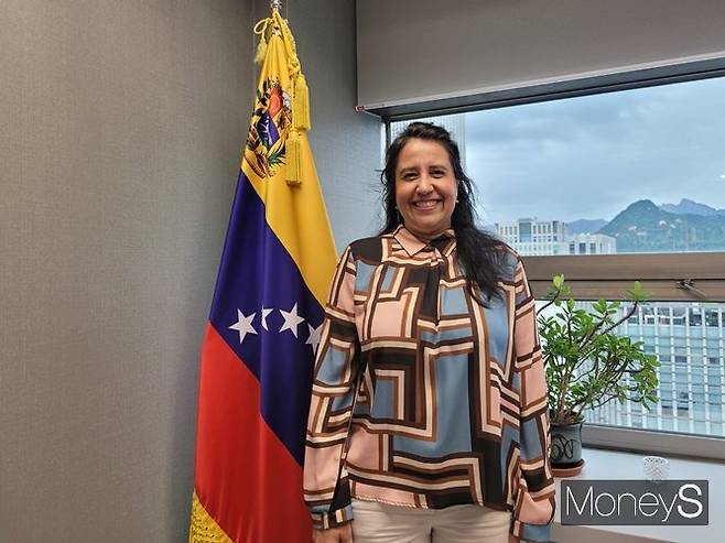 전 세계 원유 매장량 1위인 베네수엘라가 한국과 외교관계 격상을 희망한다고 15일(한국시각) 밝혔다. 사진은 이사벨 디 까를로 께로 신임 주한 베네수엘라 대사대리. /사진=김태욱 기자