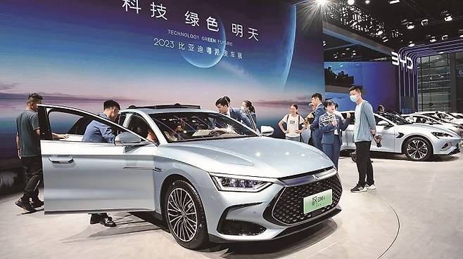 테슬라를 끌어들여 자국 자동차 산업을 키우려 했던 중국 정부의 전략은 성공했다.[사진=BYD 제공]