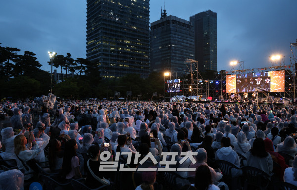 '제7회 대한민국 청년의 날 축제'가 16일 서울 영등포구 여의도공원에서 열렸다. 청년의 날 K팝 콘서트에서 그룹 루네이트가 멋진 무대를 꾸미고 있다. 이번 ‘대한민국 청년의 날’ 축제는 (사)청년과 미래, 일간스포츠, 이코노미스트 공동 주최로 진행됐다. 김민규 기자 mgkim1@edaily.co.kr /2023.09.16/