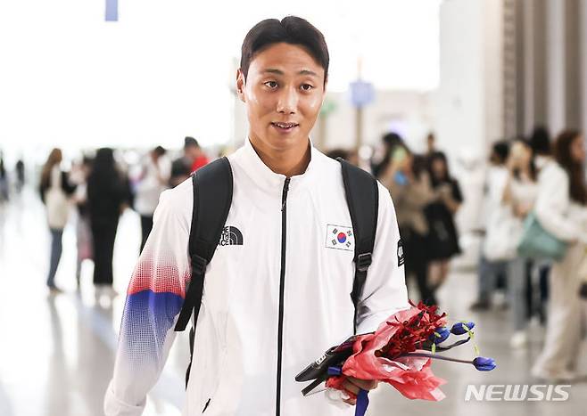 [인천공항=뉴시스] 정병혁 기자 = 2022 항저우아시안게임 남자축구대표팀 백승호가 16일 인천국제공항 제1터미널에서 출국하고 있다. 2023.09.16. jhope@newsis.com