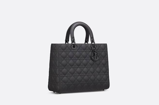 [서울=뉴시스] 크리스찬 디올 LADY DIOR 라지 백. (사진=크리스찬 디올 홈페이지 캡쳐) 2023.09.16.  *재판매 및 DB 금지