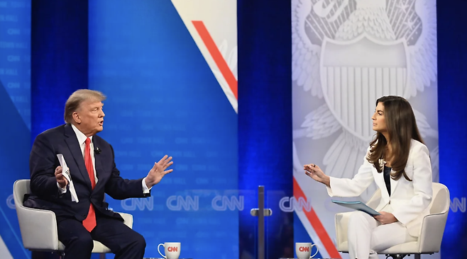 CNN 타운홀 미팅에 출연한 트럼프