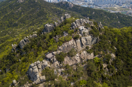 하늘에서 본 용봉산 전경. 사진=홍성군 제공.