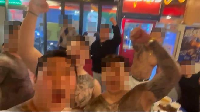 '전국회' 조직원들이 ″전국 파이팅″ 구호 외치는 모습. 사진 충남경찰청