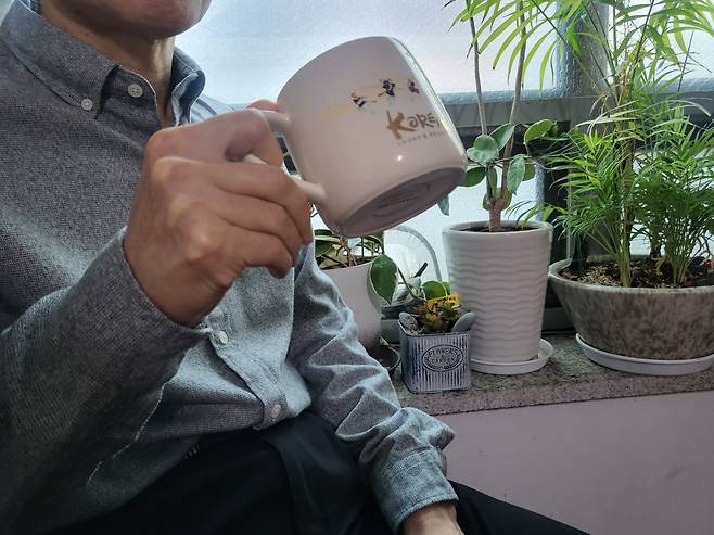 55세 나이로 치매 진단을 받은 박모(61) 씨가 헤럴드경제와 인터뷰하고 있다. 박혜원 기자