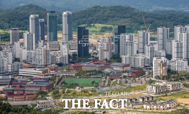 새로운 교통망이 형성되는 지역의 역세권 아파트 단지 매매가격이 강세를 보이고 있다. 역이 없어 교통 편의성이 낮던 지역에 교통호재가 예상되면서 주거여건 개선 기대감이 고조된 영향이다. /이동률 기자