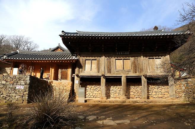 전북 완주 화암사 우화루의 모습. 한겨레 자료