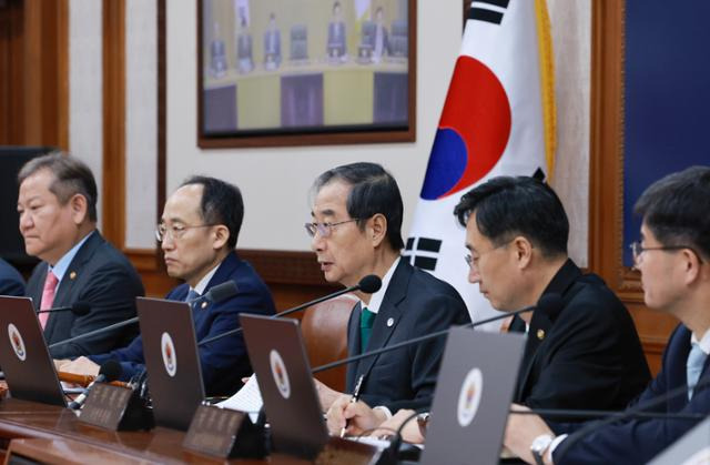 한덕수 국무총리가 19일 오전 정부서울청사에서 열린 국무회의에 참석해 발언하고 있다. 연합뉴스