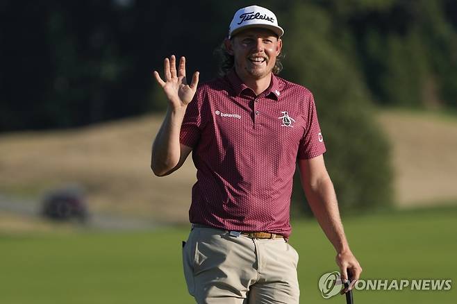 LIV Golf Cameron Smith, of Australia, waves while on the 18th hole during the final round of the Bedminster Invitational LIV Golf tournament in Bedminster, N.J., Sunday, Aug. 13, 2023. (AP Photo/Seth Wenig)