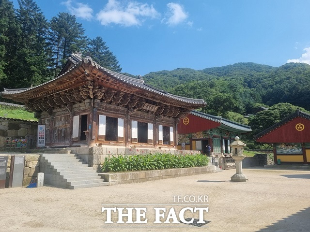 경기 파주시가 문화재청 공모사업인 '전통 산사 문화재 활용 사업'에 선정되면서 천년 고찰 보광사의 문화유산 가치를 널리 공유하는 프로그램을 확대 추진한다. 전통 산사 문화재 활용 사업은 문화재의 역사적 의미와 가치를 재발견하고 이를 토대로 새로운 문화 콘텐츠를 개발해 시민의 문화 향유 기회를 확대하는 사업이다./파주시