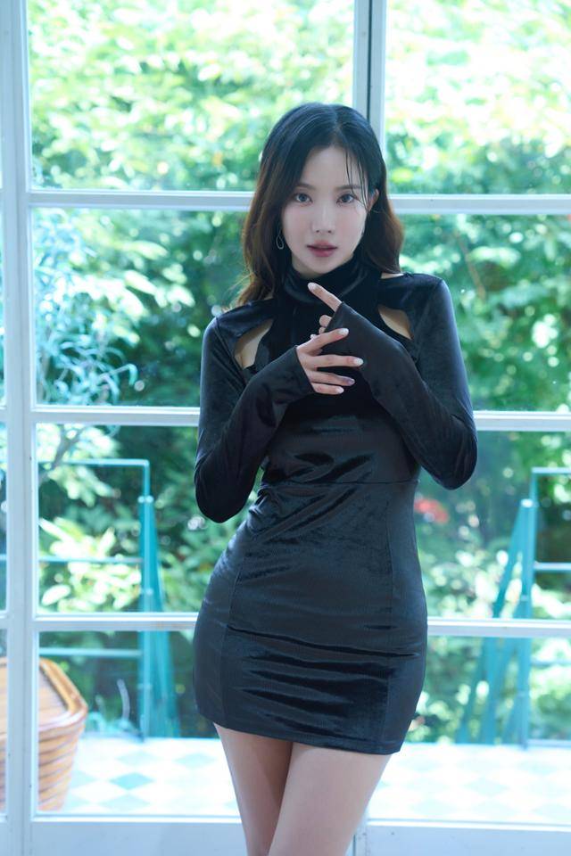 개그우먼 겸 트로트 가수 김나희가 본지와 인터뷰를 가졌다. 꽃길 엔터테인먼트 제공