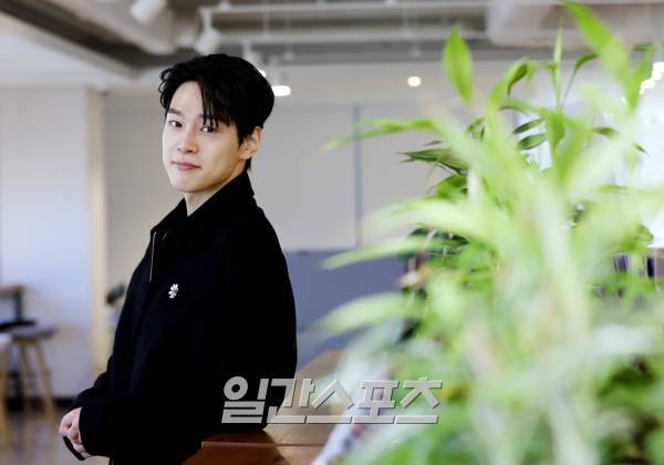 SBS드라마 '법쩐'에서 '장태춘 검사' 역으로 출연 중인 배우 강유석이 30일 오후 서울 순화동 KG타워에서 진행된 일간스포츠와의 인터뷰를 앞두고 포즈를 취하고 있다. 김민규 기자 mgkim1@edaily.co.kr /2023.01.30/