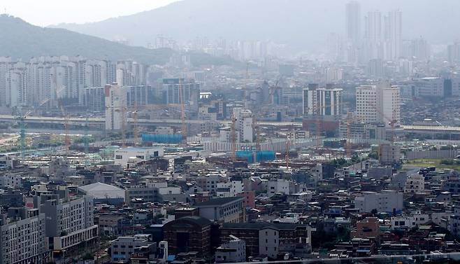 사진은 28일 서울 강북구 북서울꿈의숲 전망대에서 바라본 서울 도심 모습. /사진=뉴스1