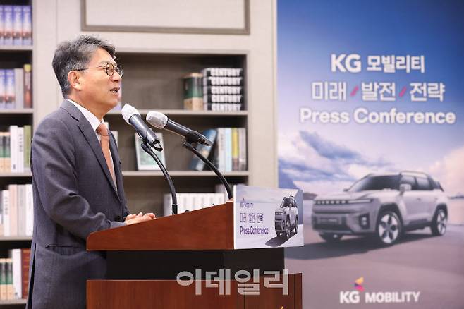 곽재선 KG 모빌리티 회장이 21일 오전 서울 중구 순화동 KG타워 하모니홀에서 열린 ‘미래 발전 전략기자간담회’에서 인사말을 하고 있다. (사진=이데일리 이영훈 기자)