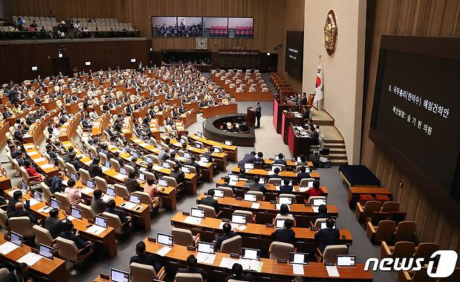 송기헌 더불어민주당 원내수석부대표가 21일 오후 서울 여의도 국회에서 열린 제410회 국회(정기회) 제8차 본회의에서 국무총리(한덕수) 해임건의안에 대한 제안설명을 하고 있다. 2023.9.21/뉴스1 ⓒ News1 임세영 기자