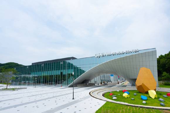 CJ ENM이 콘텐츠 개발에 인공지능(AI)을 도입하며 제작 과정 효율화에 나선다. 사진은 CJ ENM 스튜디오 센터 전경. [사진=CJ ENM]