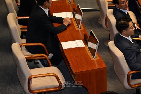 이재명 더불어민주당 대표의 체포동의안이 처리되는 21일 국회 본회의장에 이 대표 자리가 비어 있다. 2023. 9. 21 홍윤기 기자