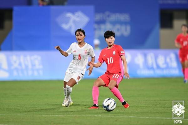 콜린 벨 감독이 이끄는 대표팀은 22일 오후 8시30분(한국시간) 중국 저장성 윈저우 스포츠센터 스타디움에서 열린 '2022 항저우 아시안게임' 여자축구 조별리그 E조 1차전에서 미얀마를 상대로 3-0 완승을 거뒀다. 지소연이 A매치 최다 골과 출전 기록을 늘렸다. 사진┃KFA