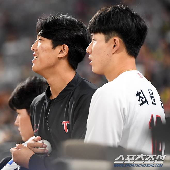 2023 KBO리그 KIA 타이거즈와 KT 위즈의 경기가 22일 광주기아챔피언스필드에서 열렸다. KIA 이의리와 최원준이 대화를 나누고 있다. 광주=박재만 기자pjm@sportschosun.com/2023.09.22/