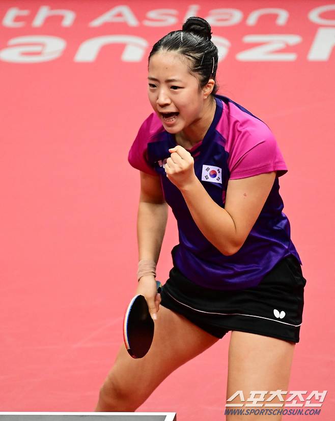 22일 중국 항저우 궁수체육관에서 열린 여자탁구 단체전 조별리그 2차전 대한민국과 태국 경기. 득점 후 환호하는 신유빈. 항저우(중국)=송정헌 기자songs@sportschosun.com/2023.09.22/
