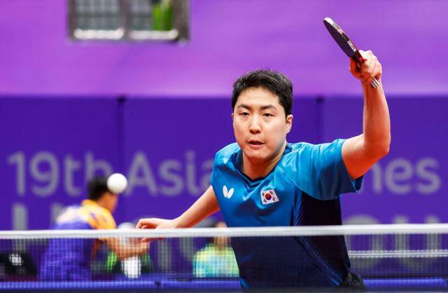 한국 남자 탁구대표팀의 임종훈이 22일 중국 항저우 궁수 캐널 스포츠파크 체육관에서 열린 2022 항저우 아시안게임 탁구 남자 단체 조별예선 C조 태국과 경기에서 공격을 시도하고 있다. 항저우=뉴시스