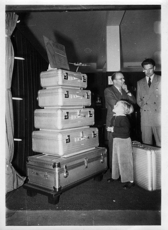 그루브 디자인을 적용한 빈티지 트렁크. [사진 리모와]