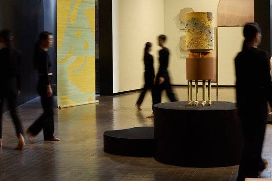 보테가 베네타의 후원으로 리움미술관에서 열린 강서경 작가의 전시 '버들 북 꾀꼬리'. 강 작가가 직접 기획해 만든 '액티베이션'을 보여주고 있다. [사진 보테가 베네타]