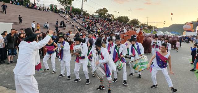 횡성한우축제 퍼레이드 모습.