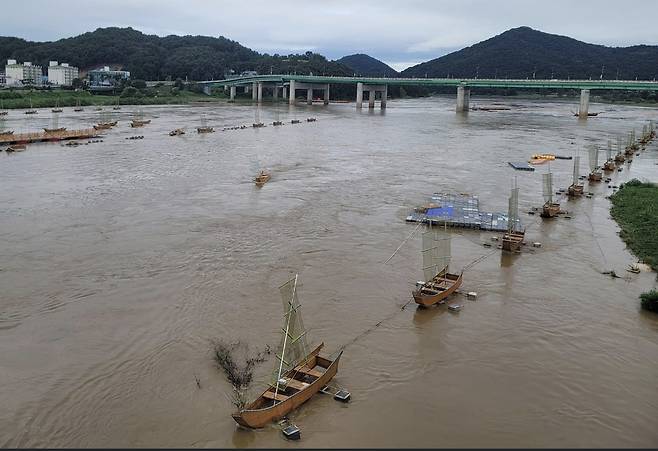 폭우로 침수된 대백제전 일부 시설물 [김권한 공주시의원 사회관계망서비스 갈무리. 재판매 및 DB 금지]