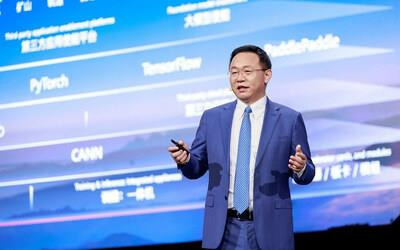 David Wang delivering the keynote (PRNewsfoto/Huawei)