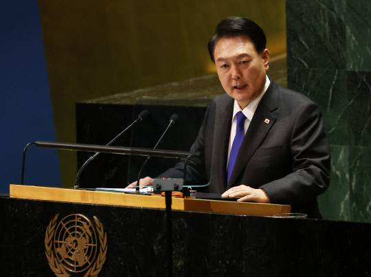 미국을 방문 중인 윤석열 대통령이 20일(현지시간) 뉴욕 유엔본부에서 열린 제78차 유엔총회에서 기조연설을 하고 있다. 사진=연합뉴스