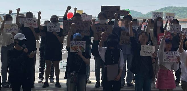 기자회견하는 파주 용주골 여성 종사자와 성노동자해방행동 회원들. 연합뉴스